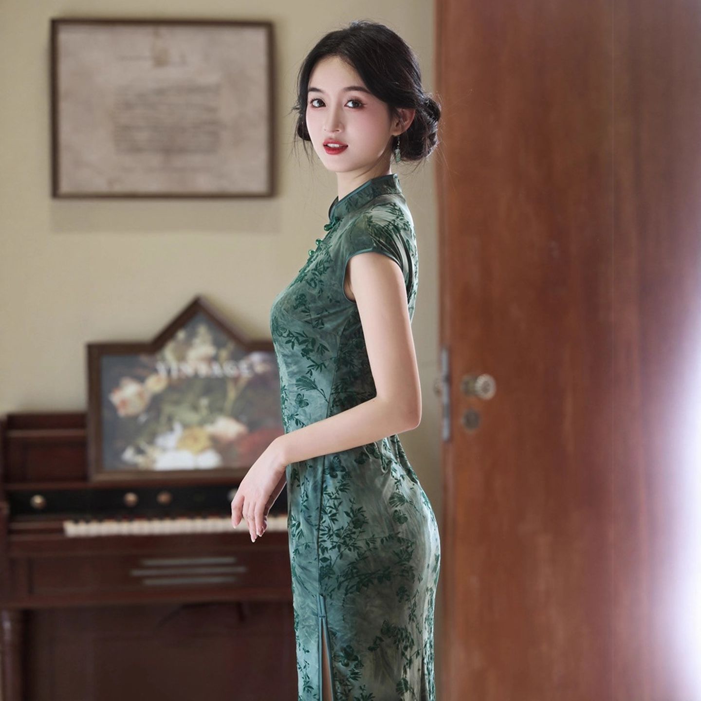 绿色炸街旗袍女2025秋冬新款复古新中式改良月牙袖国风素雅连衣裙 - 图0