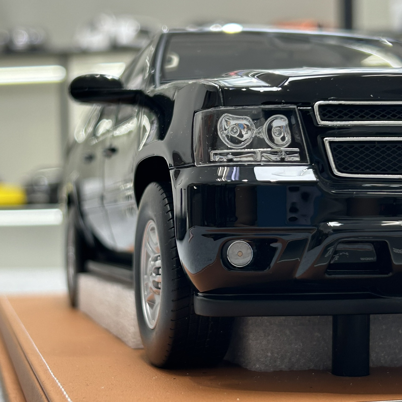 GOC 1:18 雪佛兰 萨博班 Suburban Tahoe LTZ SUV 2015 汽车模型 - 图2