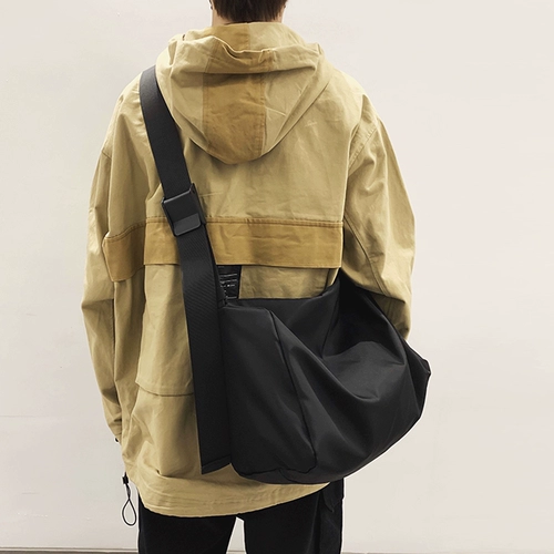 Мужское плечо косое