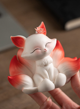 创意可爱陶瓷九尾狐小摆件家居办公室桌面汽车载小狐狸装饰