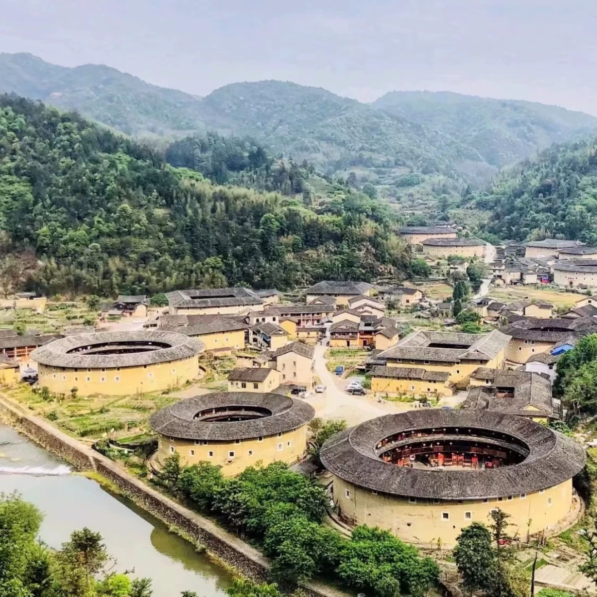 厦门漳州旅游4天3晚跟团游 鼓浪屿老别墅南靖土楼云水谣客家午宴