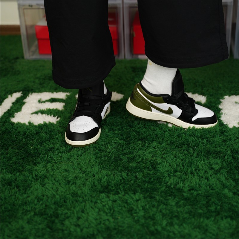 NIKE耐克大童AIR JORDAN 1复古低帮百搭运动篮球鞋553560-092
