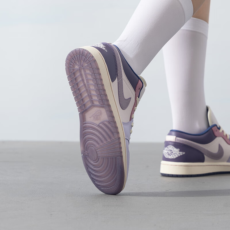 NIKE耐克女子AIR JORDAN 1 LOW低帮复古休闲运动篮球鞋DZ2768-651
