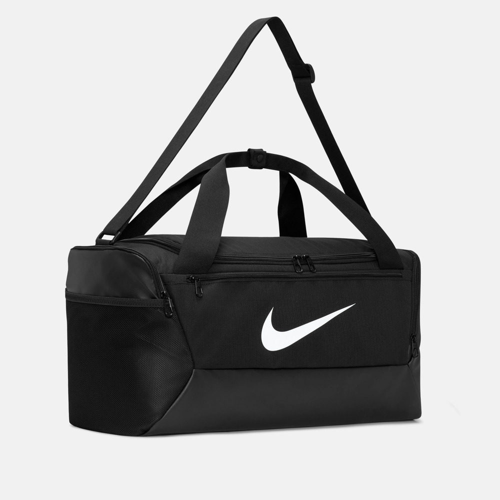 Lin Yilun carrying bag Nike sports fitness