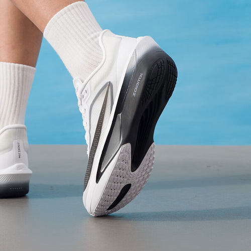 滔搏丨NIKE耐克男子ZOOM FLY 6运动训练健身公路跑步鞋FN8454-100 - 图2