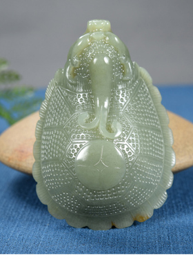 新疆且末县和田玉/青黄玉带糖色/龙龟/把件/茶宠/摆件/297.49克
