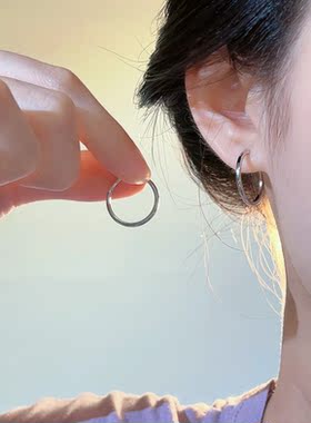 时尚一笑简约女性耳饰