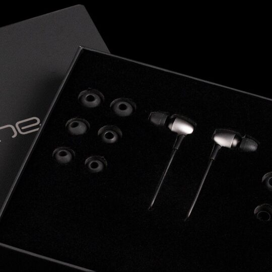 aune/奥莱尔 E1直播监听耳机唱歌声卡手机通用耳塞电竞有线入耳式