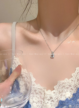 蓝色几何方糖吊坠项链女高级感爆款钛钢锁骨链韩系轻奢气质配饰品