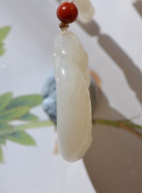 和田羊脂白玉雕件（冠上加冠）52克