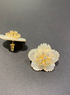 小众天然贝壳花朵锆石耳钉包邮