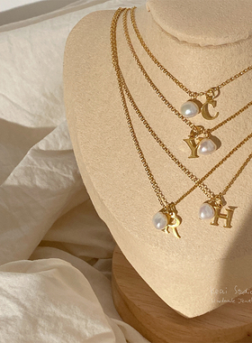 字母天然珍珠吊坠项链高级复古
