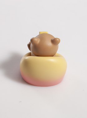 熬夜小棕熊桌面治愈小摆件情绪稳定搞笑中控台显示器卡通公仔礼物