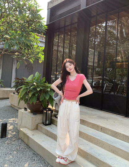 alex stevens多色正肩V领短袖T恤女夏季设计褶皱修身显瘦短款上衣