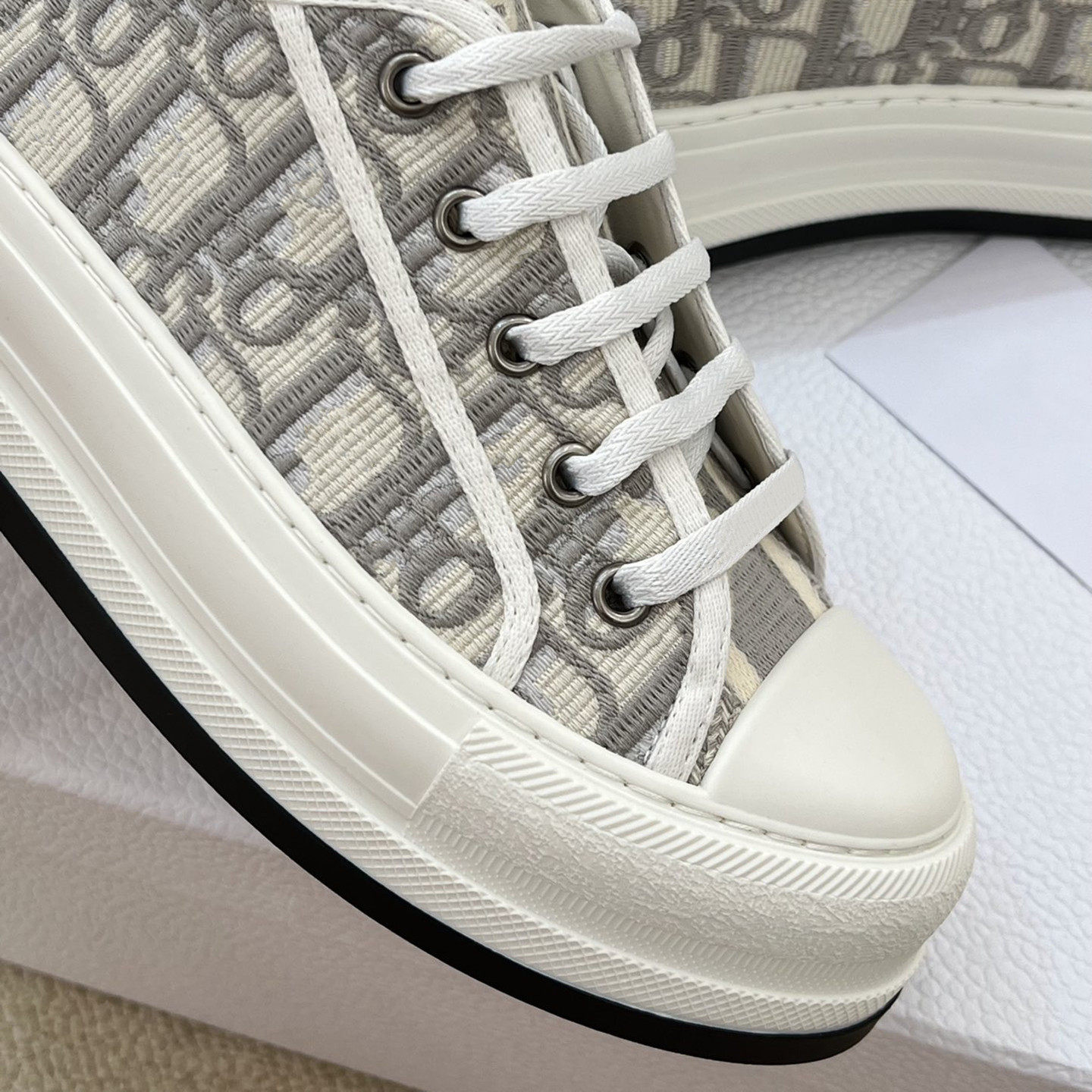 2026新款老花字母刺绣厚底帆布鞋女系带低帮休闲运动小白鞋单鞋,淘宝优惠券,粉丝福利购,淘宝优惠卷