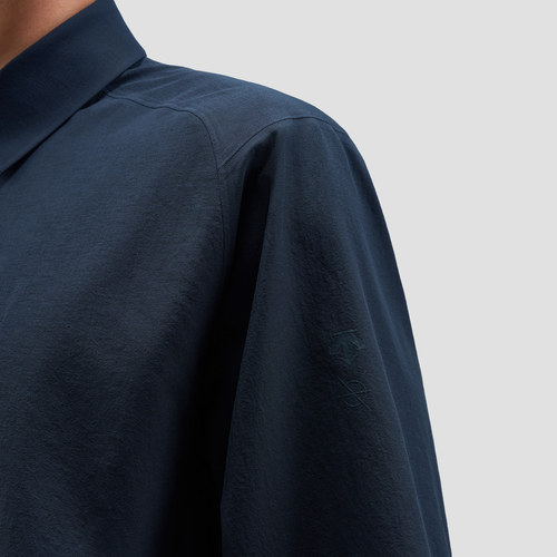 DESCENTE迪桑特DUALIS系列男士都市通勤宽松麻感长袖衬衫 - 图1