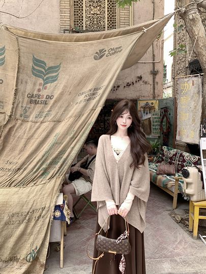 白里 牧云轻织 早秋新款温柔甜美风宽松显瘦百搭斗篷毛衣开衫上衣