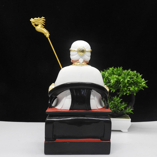 Grandpa Bai and Grandma Bai’s resin statue