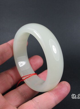 扁圆形和田玉手镯