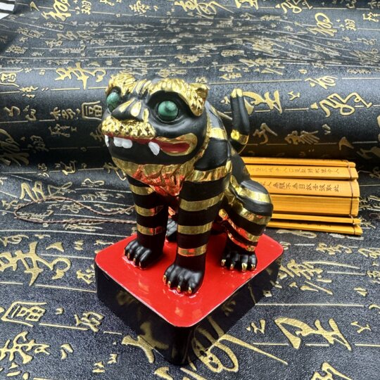 Taoist painted Golden Tiger Lord wood carving crafts ornaments General Huwei attracts wealth living room entrance office decoration