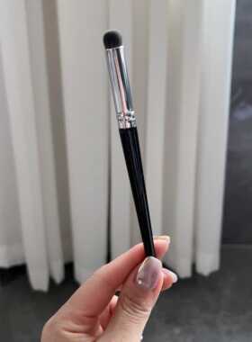 斑点超好用的黑眼圈无痕粉底刷