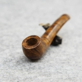 Мали твердое дерево дым на трубу