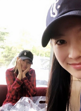 Lisa同款笑脸软顶遮阳棒球帽