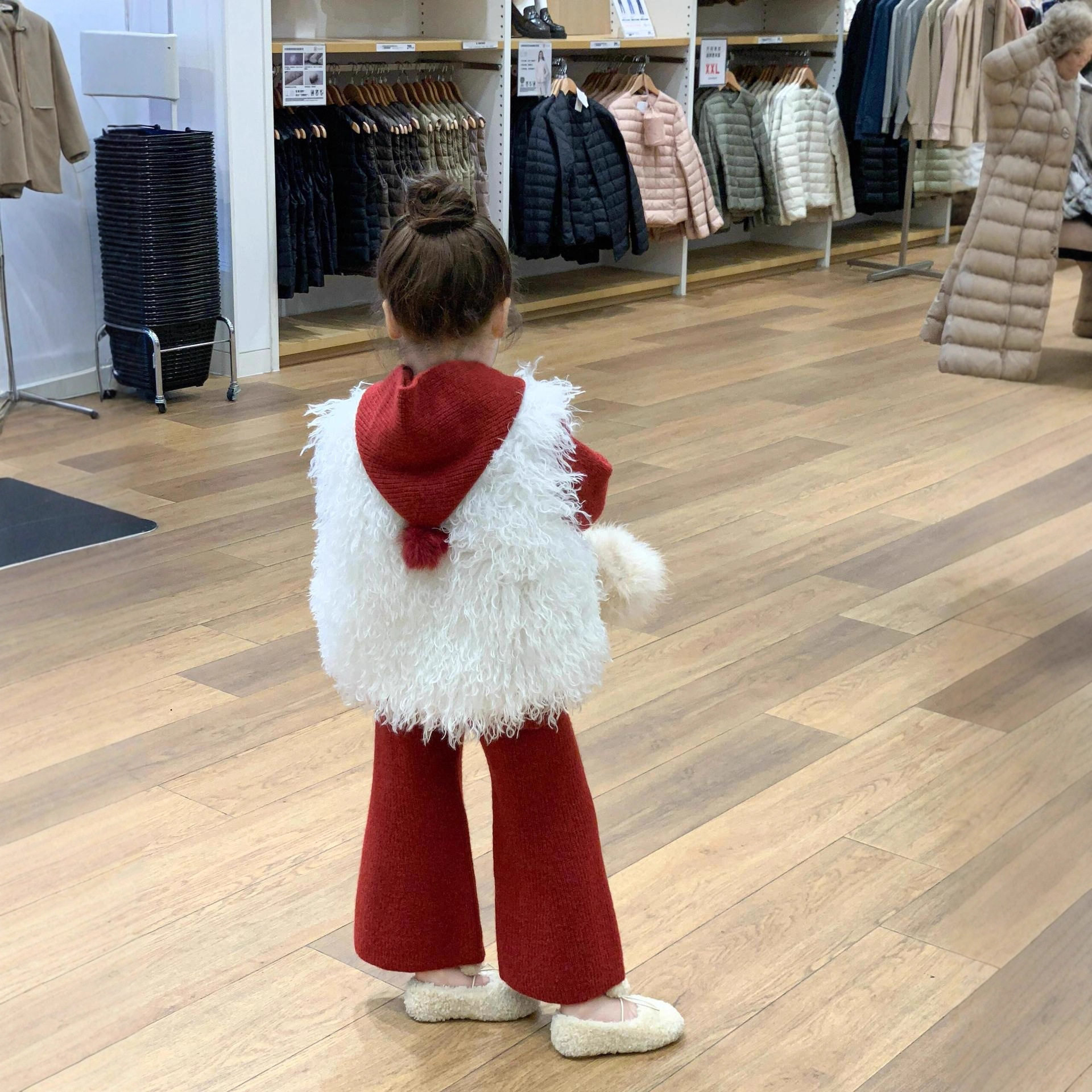 韩版童装2025秋冬圣诞毛线套装女童红色连帽开衫喇叭裤马甲三件套,淘宝优惠券,粉丝福利购,淘宝优惠卷