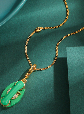 珐琅釉绿色电话机吊坠项链