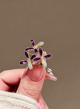 简约素雅白色滴油丁香花镀金胸针