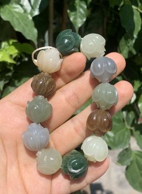 和田玉多宝珠手串每颗精工雕刻莲花造型。珠子卡17mm，。77.8克