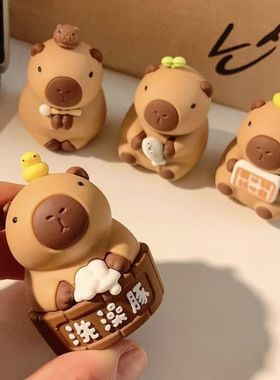 可爱卡皮巴拉摆件水豚办公室桌面工位装饰解压治愈生日小礼物学生