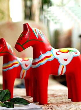 北欧风极简风红马木马雕刻家居装饰摆件木质工艺品彩绘生日礼物