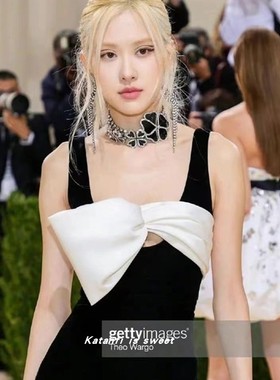 水钻钛钢女夸张花朵项链黑色滴釉