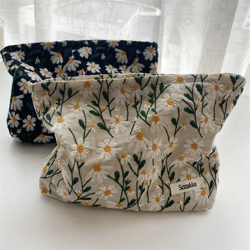 Women Cosmetic Bag Pouch Embroidery Daisy Floral Korean Trav-图3