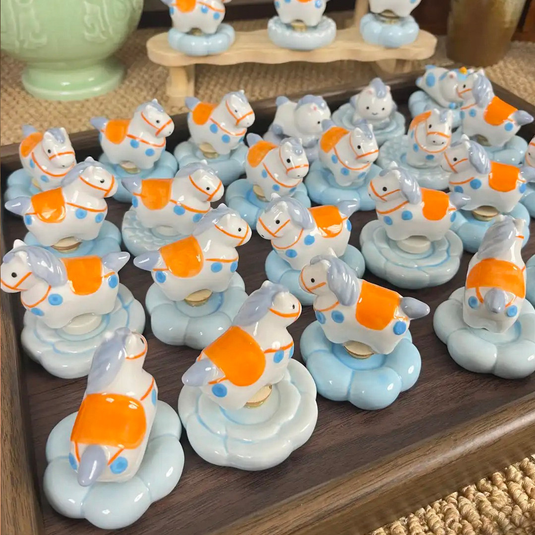 马年时来运转车内饰品摆件汽车装饰车载马上有钱景德镇转转乐车上,淘宝优惠券,粉丝福利购,淘宝优惠卷