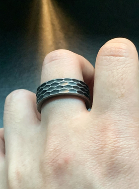 陨石-做旧钛钢古法褶皱锤纹戒指