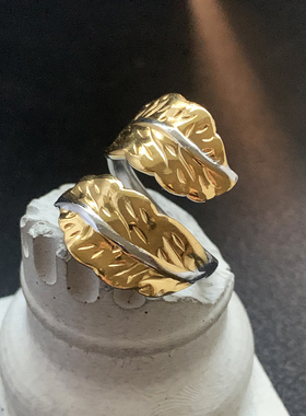 黄金叶-可沾水间金开口钛钢戒指