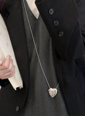 吴小姐韩代爱心浮雕项链斜挎包女