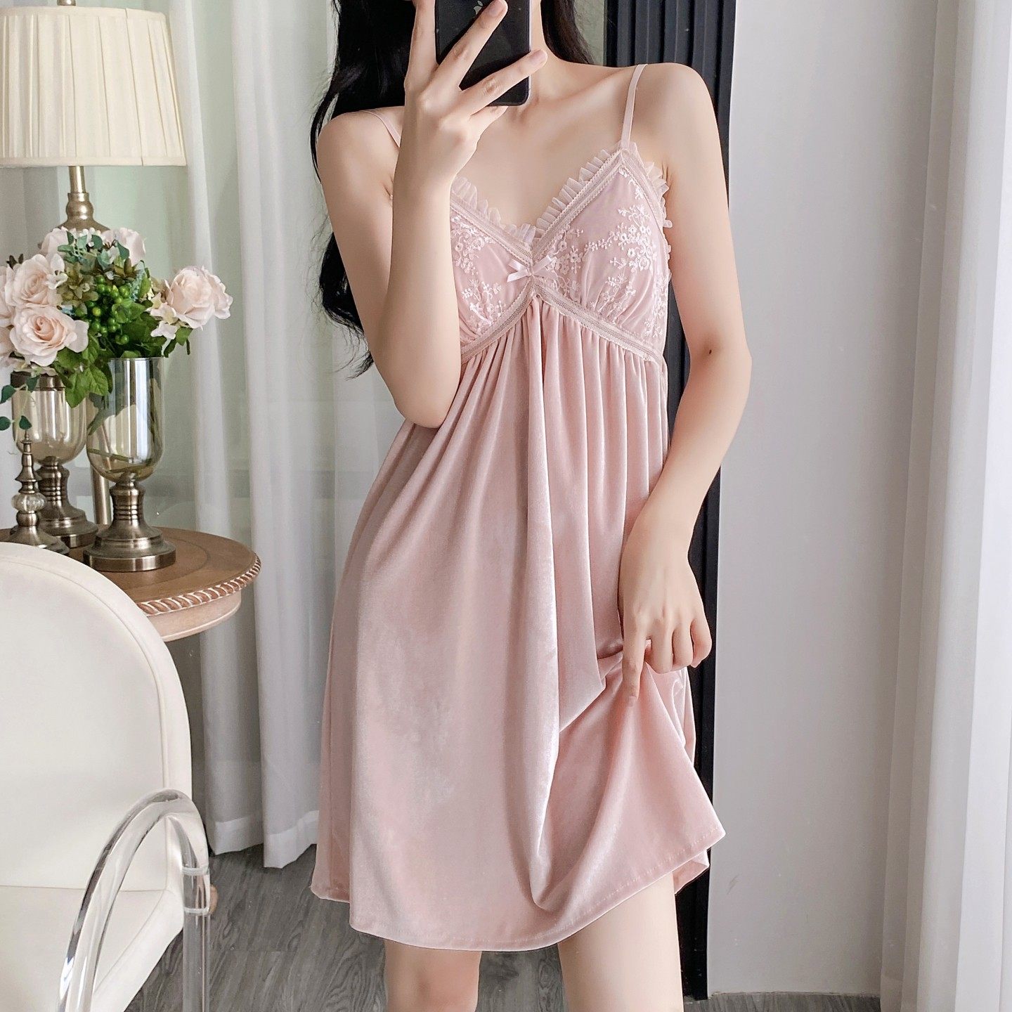 金丝绒性感蕾丝吊带睡裙带胸垫睡衣女款秋冬季2025新款高级两件套,淘宝优惠券,粉丝福利购,淘宝优惠卷