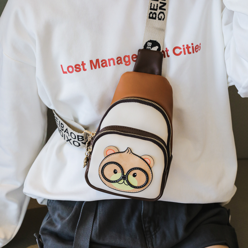 北包包小众设计包包女2024新款胸包潮休闲百搭斜挎包卡通小熊背包 - 图1