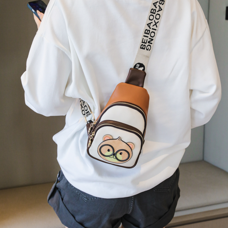 北包包小众设计包包女2024新款胸包潮休闲百搭斜挎包卡通小熊背包 - 图2