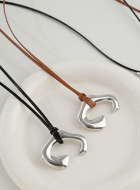 2024新款爆款皮绳项链抽象不规则银色吊坠小众百搭长款毛衣链配饰