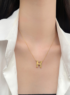 H字母项链2024新款爆款轻奢小众钛钢不掉色锁骨链气质高级感颈链