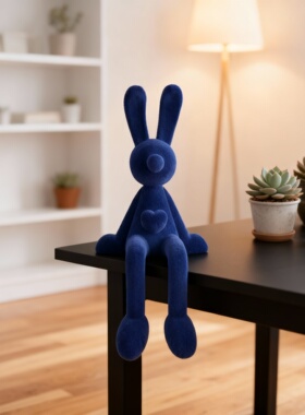 可爱蓝兔毛绒桌面摆件工位装饰