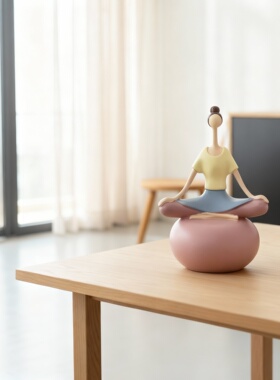 北欧手绘树脂人物瑜伽桌面摆件