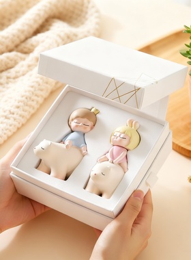 卡通情侣小猪树脂摆件生日礼盒