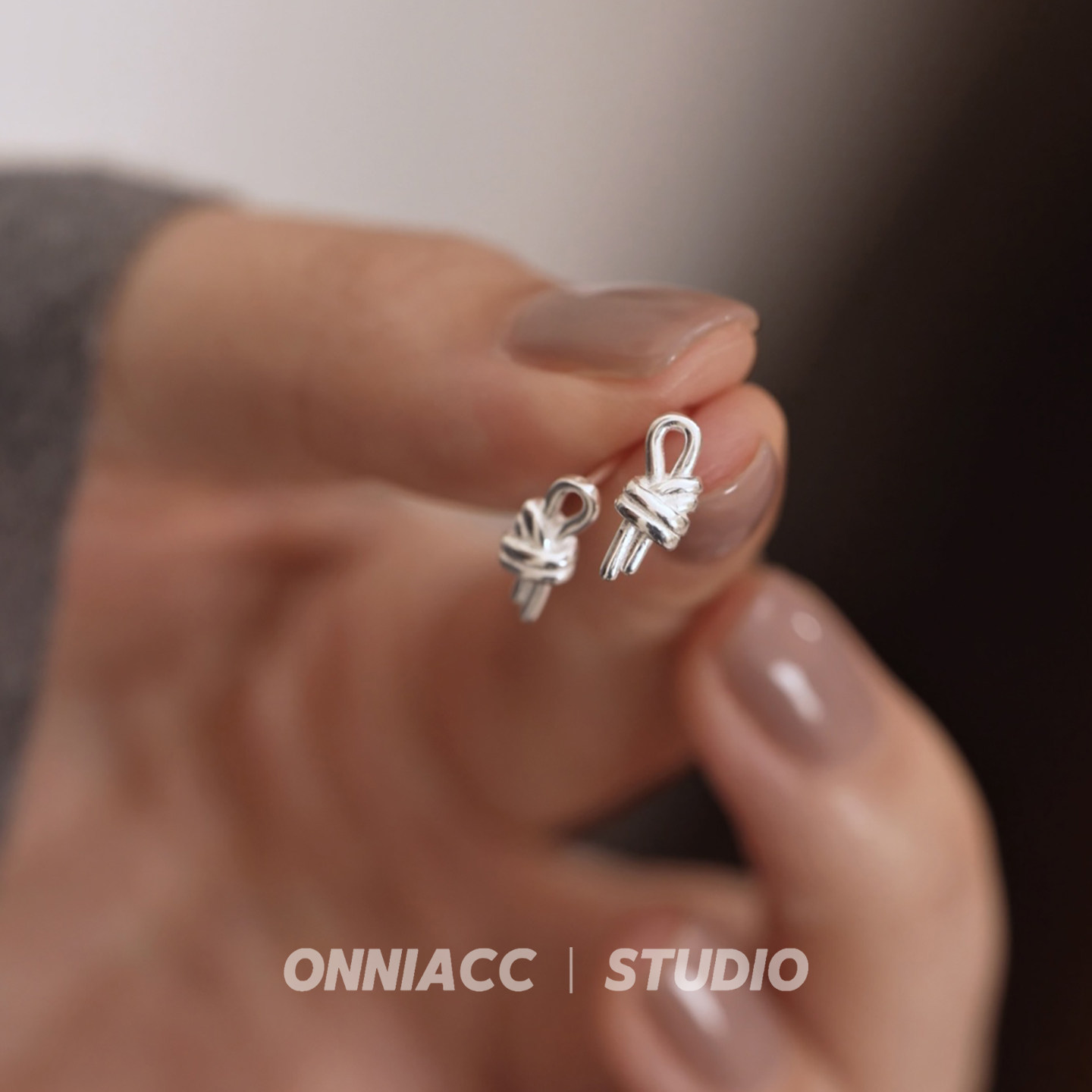 打结蝴蝶结耳钉女耳环纯银小巧迷你高级感轻奢小众设计2025年新款,淘宝优惠券,粉丝福利购,淘宝优惠卷