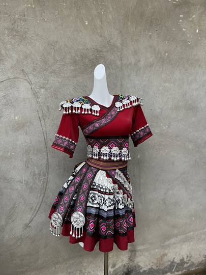 2025新款苗族服装女少数民族服饰成人演出服土家族舞蹈表演服套装