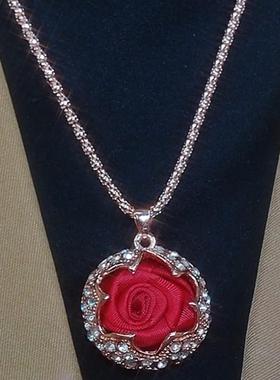 冬季爆款红色玫瑰花毛衣链轻奢高级感花朵吊坠时尚百搭长款项链潮
